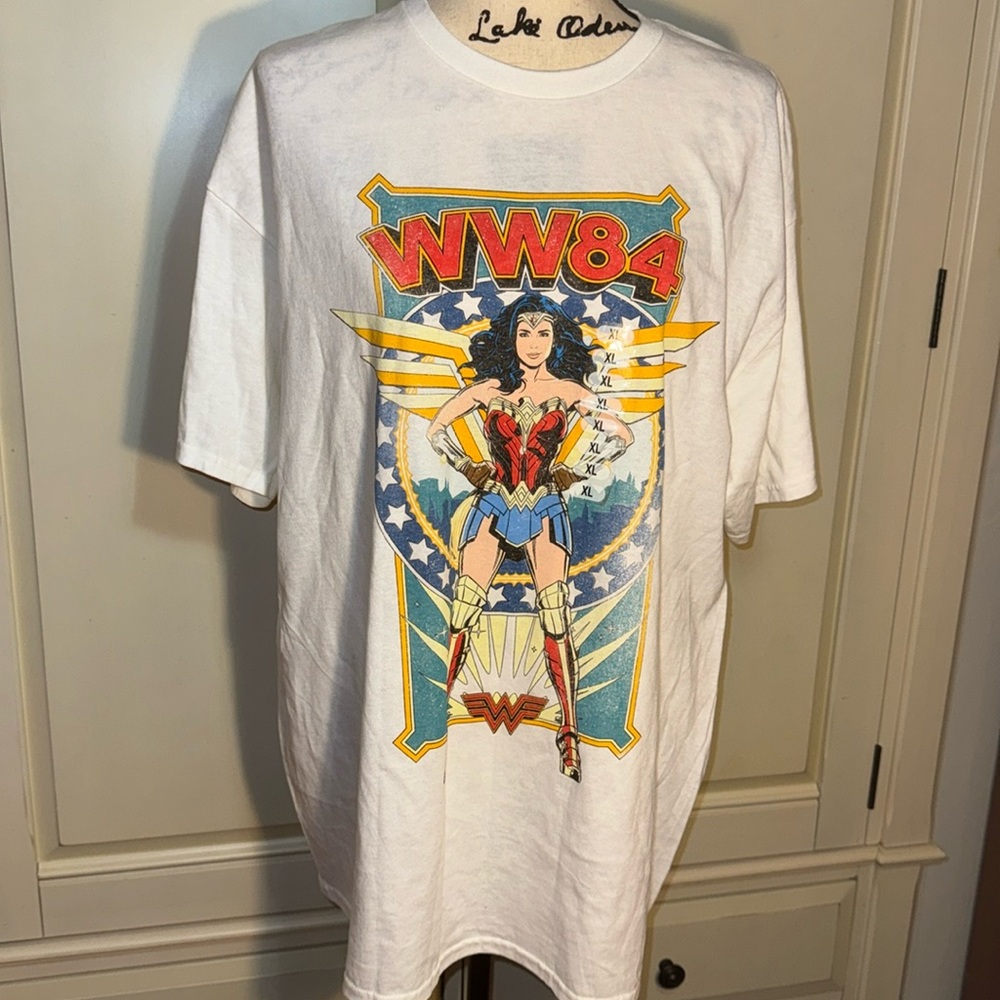 WONDER WOMAN T-Shirt Size XL NEW with tags